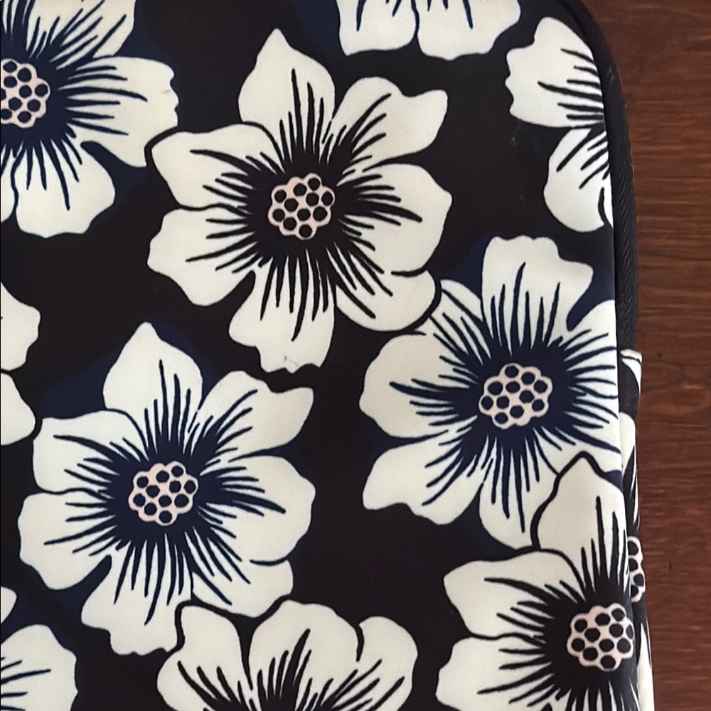 Kate Spade Black and White Floral Laptop Sleeve - Picture 7 of 16